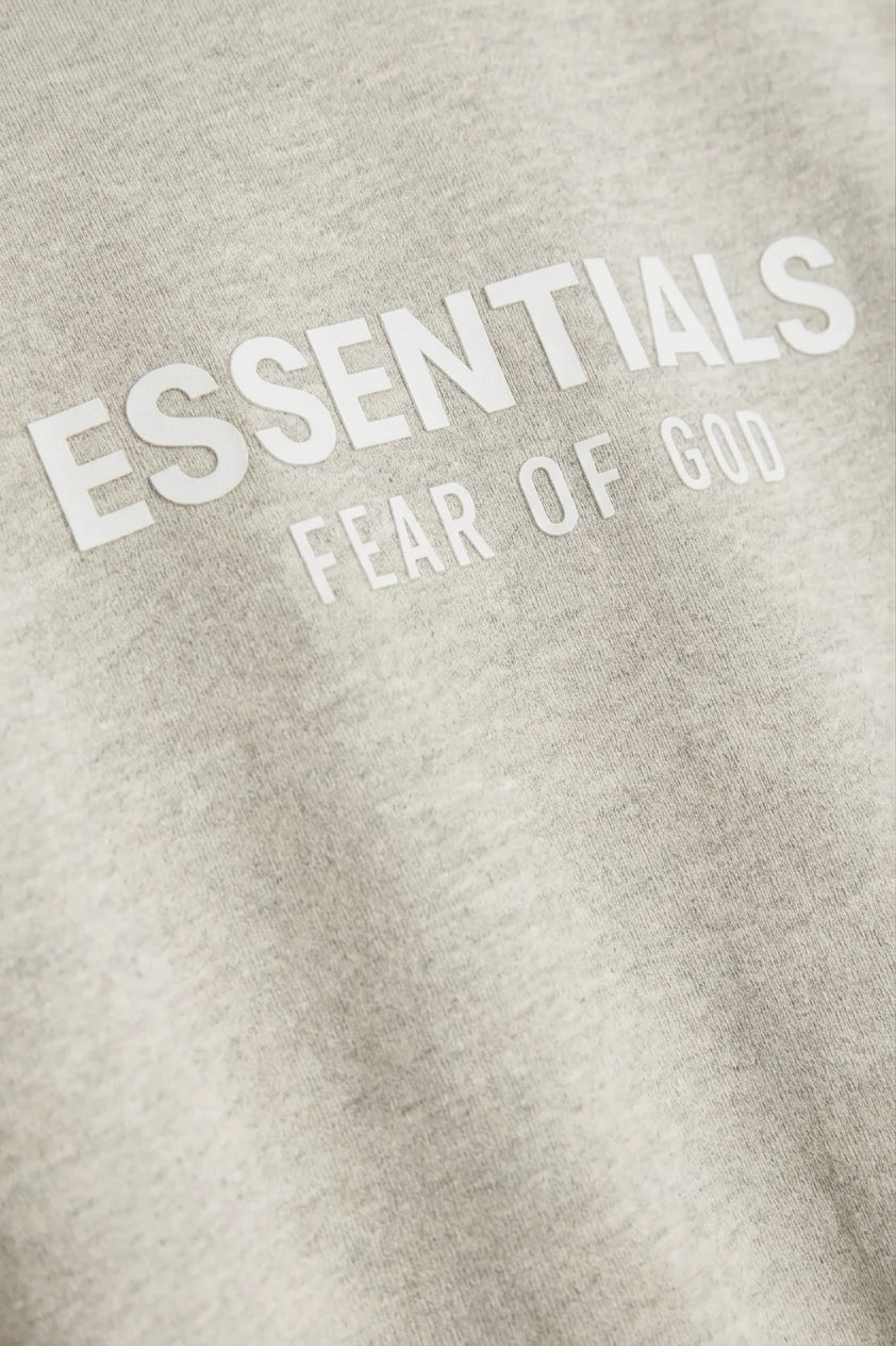fog_essentials_hoodie_rubber_logo_detail